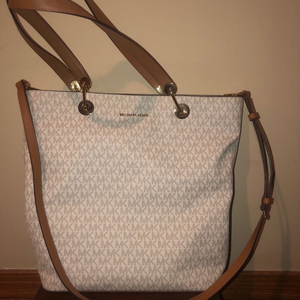 BRAND NEW MICHAEL KORS TOTE OFFERS WELCOME